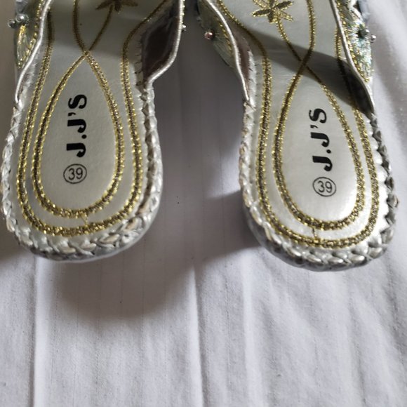 J.J.'s Silver Beaded Embroidered Small Heel Sandals 8.5 - Picture 3 of 7